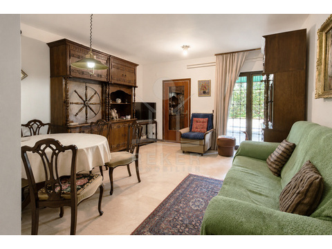 Erdgeschosswohnung kaufen in Poreč, mit Stellplatz, 130,49 m² Wohnfläche, 4 Zimmer