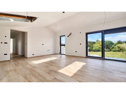 Etagenwohnung kaufen in Poreč, mit Stellplatz, 82 m² Wohnfläche, 3 Zimmer