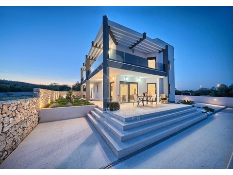 Villa kaufen in Vodice, mit Stellplatz, 553 m² Grundstück, 300 m² Wohnfläche, 5 Zimmer