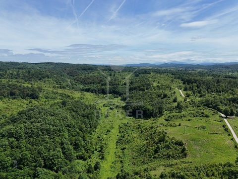 Wohngrundstück kaufen in Slunj, 378.428 m² Grundstück