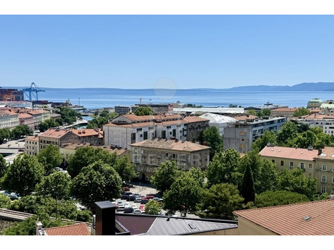 Etagenwohnung kaufen in Rijeka, 100 m² Wohnfläche, 4 Zimmer