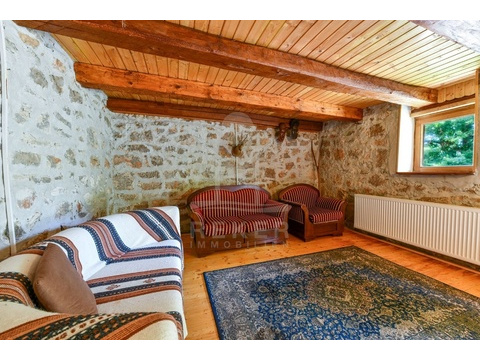 Einfamilienhaus kaufen in Korenica, mit Garage, 233 m² Grundstück, 246 m² Wohnfläche, 2 Zimmer
