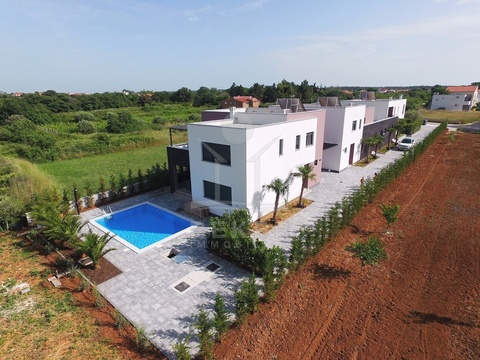 Villa kaufen in Zadar, mit Stellplatz, 1.574 m² Grundstück, 573 m² Wohnfläche, 12 Zimmer