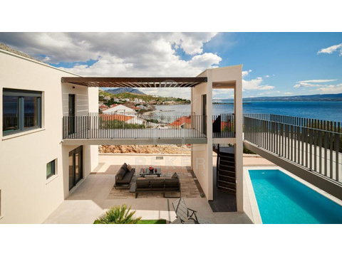 Villa kaufen in Omiš, mit Stellplatz, 590 m² Grundstück, 250 m² Wohnfläche, 9 Zimmer