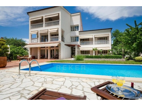 Haus kaufen in Malinska, mit Stellplatz, 1.285 m² Grundstück, 310 m² Wohnfläche, 8 Zimmer