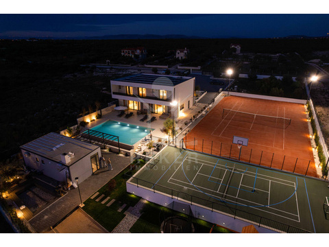 Villa kaufen in Vodice, 3.300 m² Grundstück, 300 m² Wohnfläche, 6 Zimmer
