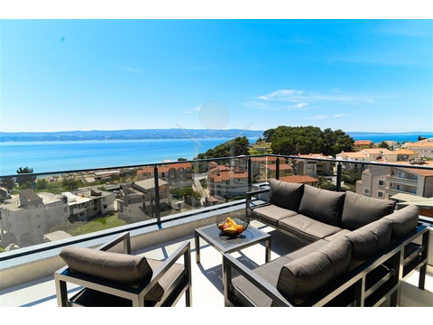 Villa kaufen in Omiš, 780 m² Grundstück, 460 m² Wohnfläche, 9 Zimmer