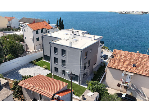 Erdgeschosswohnung kaufen in Šibenik, mit Stellplatz, 3 Zimmer