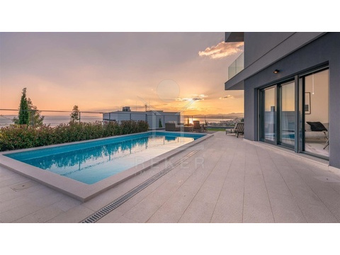 Villa kaufen in Split, mit Stellplatz, 916 m² Grundstück, 300 m² Wohnfläche, 5 Zimmer