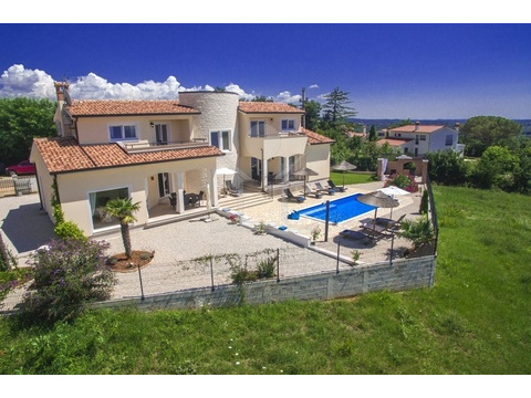 Villa kaufen in Poreč, mit Stellplatz, 832 m² Grundstück, 534 m² Wohnfläche, 6 Zimmer