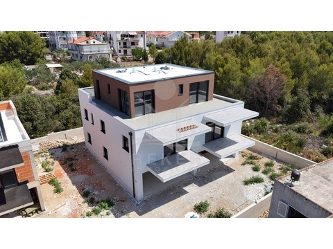 Etagenwohnung kaufen in Šibenik, mit Garage, mit Stellplatz, 66 m² Wohnfläche, 3 Zimmer