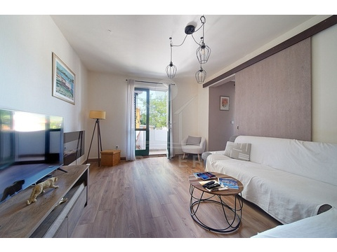 Etagenwohnung kaufen in Rovinj, mit Stellplatz, 82 m² Wohnfläche, 3 Zimmer