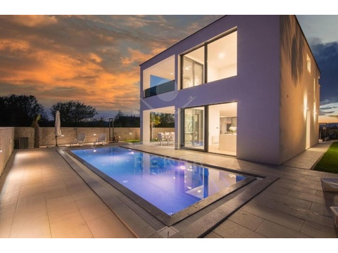 Villa kaufen in Malinska, mit Stellplatz, 505 m² Grundstück, 195 m² Wohnfläche, 4 Zimmer