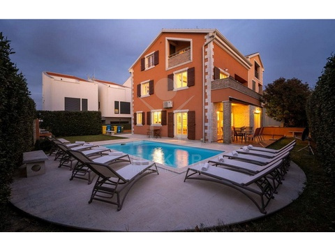 Doppelhaushälfte kaufen in Poreč, 400 m² Grundstück, 205,35 m² Wohnfläche, 6 Zimmer