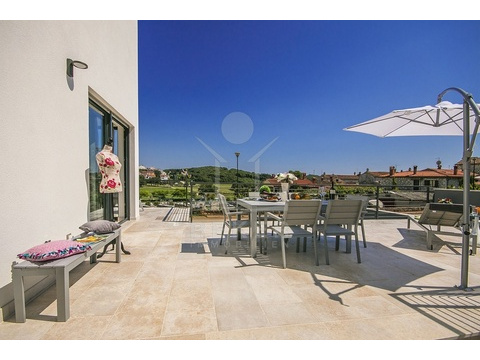 Maisonette- Wohnung kaufen in Poreč, mit Stellplatz, 77,33 m² Wohnfläche, 3 Zimmer