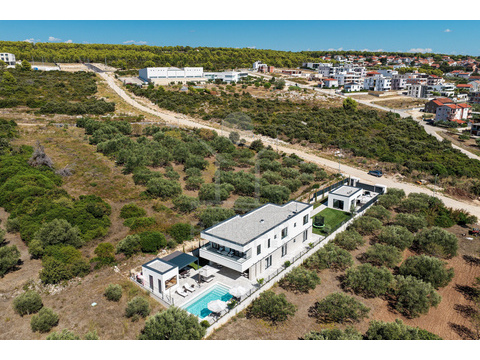 Villa kaufen in Sveti Filip i Jakov, 1.000 m² Grundstück, 360 m² Wohnfläche, 7 Zimmer