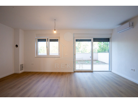 Erdgeschosswohnung kaufen in Zadar, mit Stellplatz, 79,02 m² Wohnfläche, 3 Zimmer