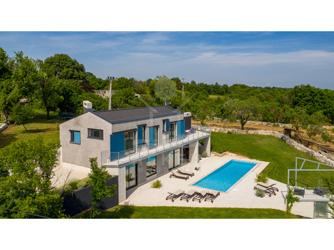 Villa kaufen in Svetvinčenat, 1.830 m² Grundstück, 209 m² Wohnfläche, 4 Zimmer