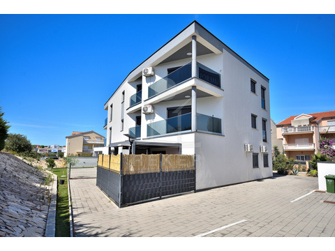 Etagenwohnung kaufen in Vodice, mit Stellplatz, 82,16 m² Wohnfläche, 3 Zimmer