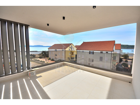 Penthousewohnung kaufen in Vodice, mit Stellplatz, 194,22 m² Wohnfläche, 4 Zimmer
