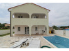 Villa kaufen in Malinska, 600 m² Grundstück, 470 m² Wohnfläche, 8 Zimmer