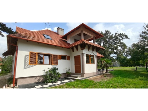 Einfamilienhaus kaufen in Főnyed, mit Garage, 1.500 m² Grundstück, 220 m² Wohnfläche, 5 Zimmer