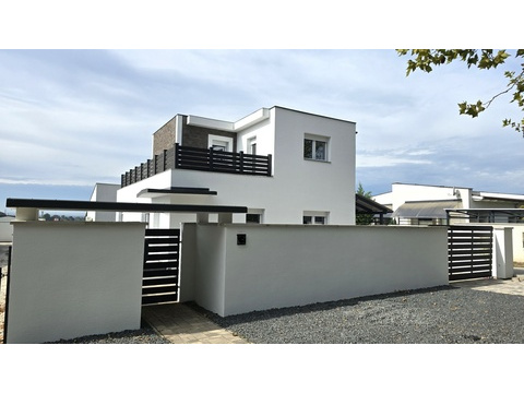 Einfamilienhaus kaufen in Siófok, 306 m² Grundstück, 138 m² Wohnfläche, 5 Zimmer