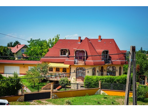 Einfamilienhaus kaufen in Veresegyház, mit Garage, 1.142 m² Grundstück, 430 m² Wohnfläche, 5 Zimmer