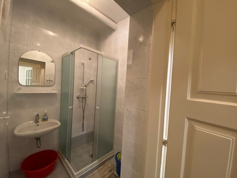 Bad mit Dusche im EG