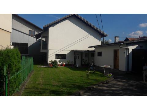 Einfamilienhaus kaufen in Teslić, 1.500 m² Grundstück, 100 m² Wohnfläche, 3 Zimmer