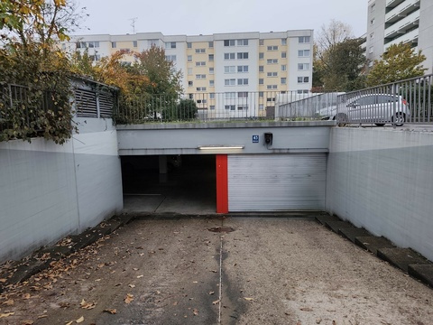 Tiefgarageneinfahrt