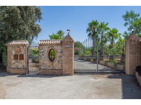 Einfamilienhaus kaufen in Alhaurín el Grande, 4.600 m² Grundstück, 310 m² Wohnfläche, 13 Zimmer