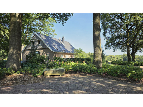 Bauernhaus mieten in Uelsen, 7.000 m² Grundstück, 5 Zimmer