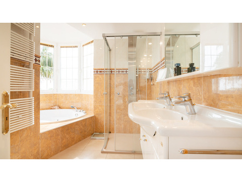 Villa kaufen in Costa d'en Blanes, mit Stellplatz, 834 m² Grundstück, 330 m² Wohnfläche, 8 Zimmer
