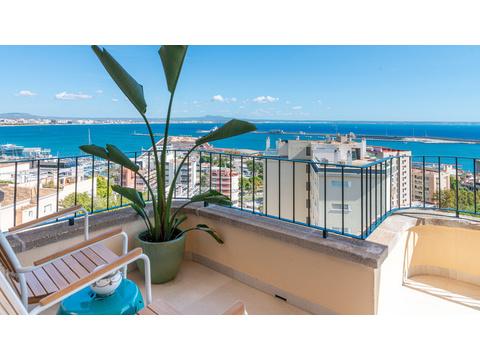 Penthousewohnung kaufen in Palma, mit Stellplatz, 96 m² Wohnfläche, 4 Zimmer