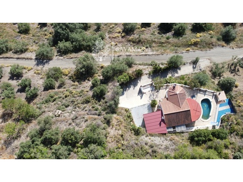 Landhaus kaufen in Sayalonga, 1.000 m² Grundstück, 101 m² Wohnfläche, 2 Zimmer