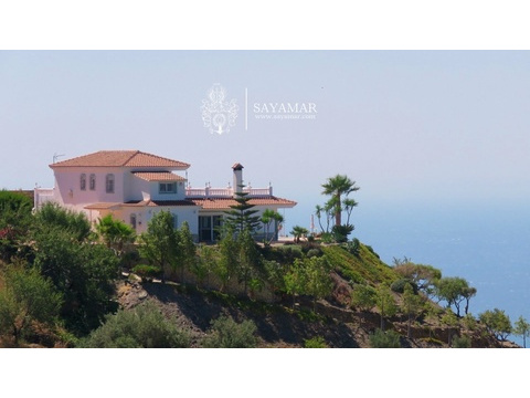 Villa kaufen in Sayalonga, 4.800 m² Grundstück, 284,6 m² Wohnfläche, 5 Zimmer