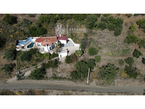 Landhaus kaufen in Sayalonga, 1.000 m² Grundstück, 101 m² Wohnfläche, 2 Zimmer