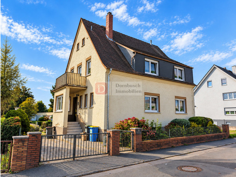 Zweifamilienhaus kaufen in Frankfurt am Main, mit Garage, mit Stellplatz, 665 m² Grundstück, 211 m² Wohnfläche, 8 Zimmer