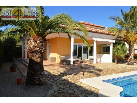 Villa kaufen in Dénia, mit Garage, 860 m² Grundstück, 180,94 m² Wohnfläche, 4 Zimmer
