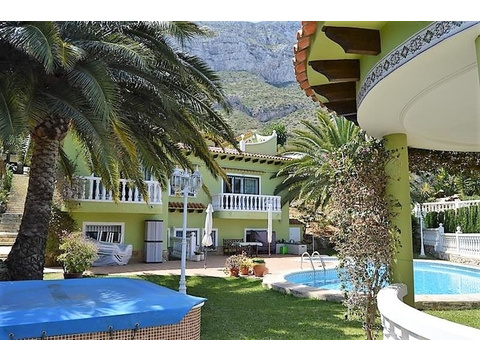 Villa kaufen in Dénia, mit Stellplatz, 1.229 m² Grundstück, 278 m² Wohnfläche, 7 Zimmer
