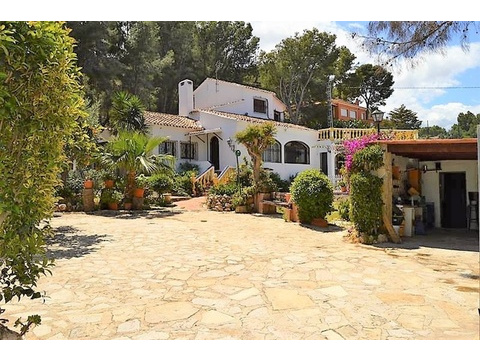 Villa kaufen in Dénia, mit Stellplatz, 1.366 m² Grundstück, 270 m² Wohnfläche, 9 Zimmer