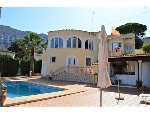 Villa kaufen in Dénia, mit Stellplatz, 816 m² Grundstück, 170 m² Wohnfläche, 6 Zimmer