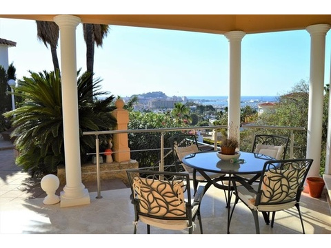 Villa kaufen in Dénia, mit Garage, mit Stellplatz, 636 m² Grundstück, 230 m² Wohnfläche, 5 Zimmer