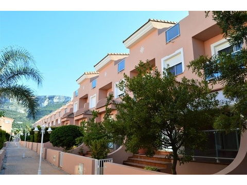 Reihenhaus kaufen in Dénia, mit Garage, mit Stellplatz, 174 m² Grundstück, 290 m² Wohnfläche, 5 Zimmer