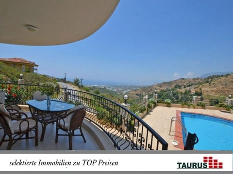 TAURUS Türkei Immobilien Villa mit traumhaftem Meerblick mit POOL