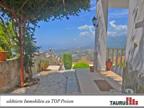 TAURUS Türkei Immobilien Alanya - Kargicak - Top gepflegte Villa mit Traumpanorama Pool
