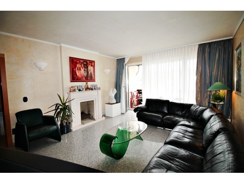 Etagenwohnung kaufen in Duisburg, mit Garage, 92 m² Wohnfläche, 3,5 Zimmer