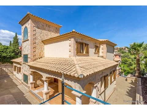 Einfamilienhaus kaufen in Palma, 1.000 m² Grundstück, 670 m² Wohnfläche, 8 Zimmer