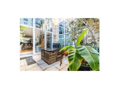 Wohnung kaufen in Paris, 162 m² Wohnfläche, 9 Zimmer